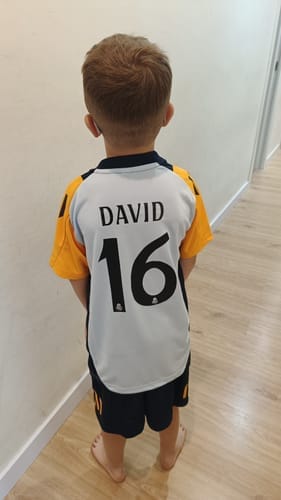 Customer photo review of Camiseta y Pantalones Cortos Niños Real Madrid 25/26