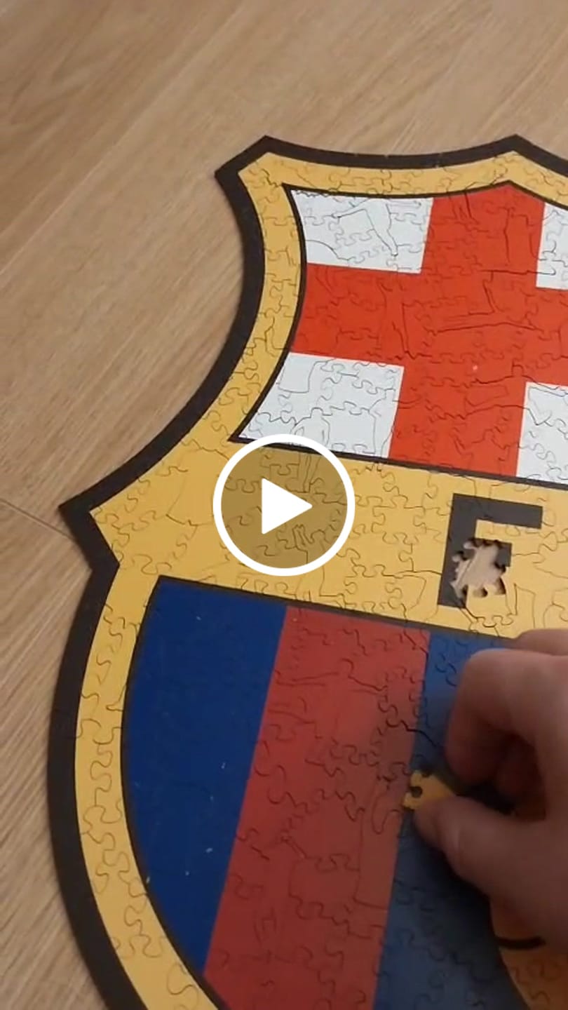 Customer video review of FC Barcelona® Logo - Wooden Puzzle
