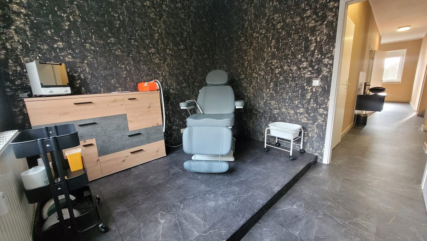Customer photo review of Kosmetikliege Elektrisch | Luxoria PRO 5 | Kosmetiksessel mit elektrischer Verstellung | Grau