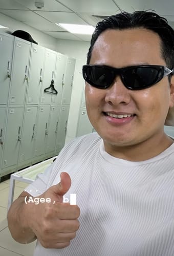 Customer photo review of Echelon | Black Polarized Sunglasses - PMG4020