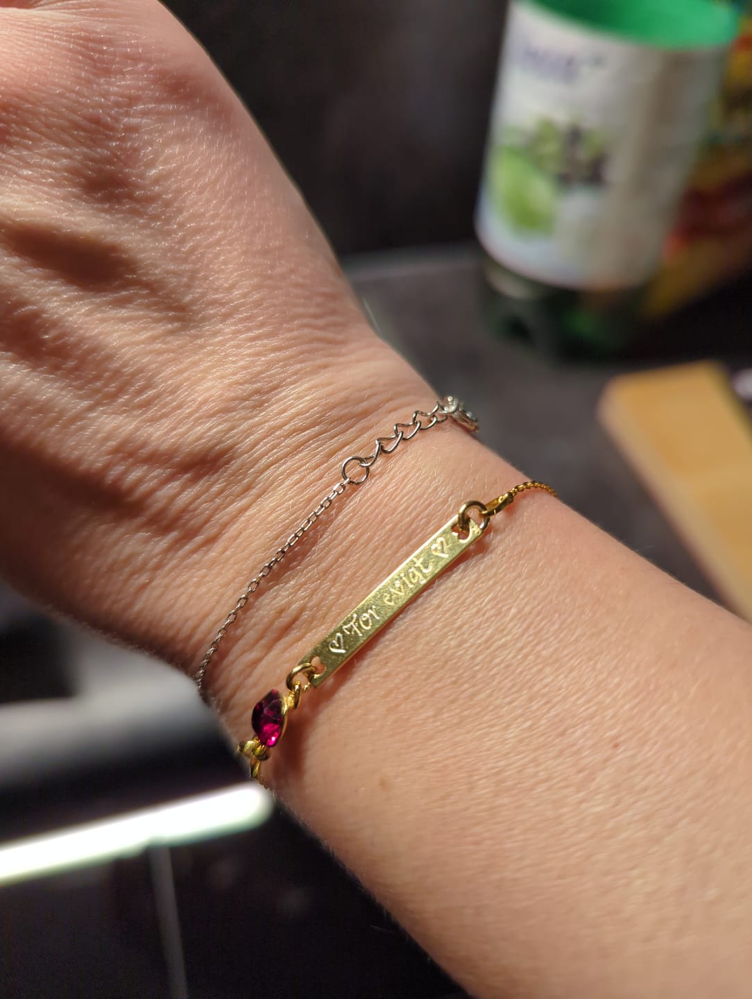 Customer photo review of Baby Armband mit Geburtsstein und Gravur länglich