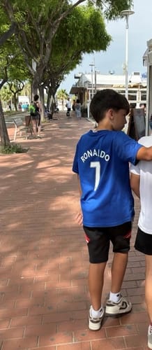 Customer photo review of Camiseta y Pantalones Cortos para Niño Manchester United Retro 08/09