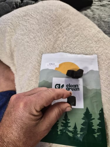 Customer photo review of Deep Sleep Gummies