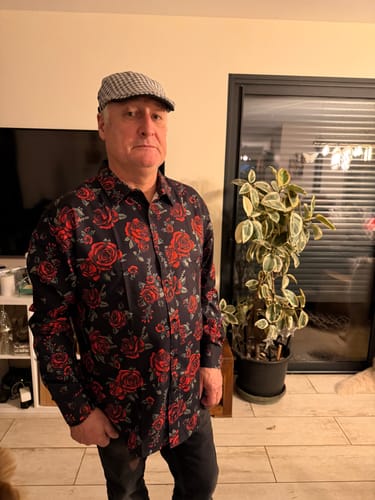 Customer photo review of Chemise boutonnée décontractée à manches longues pour hommes, motif rose et noir