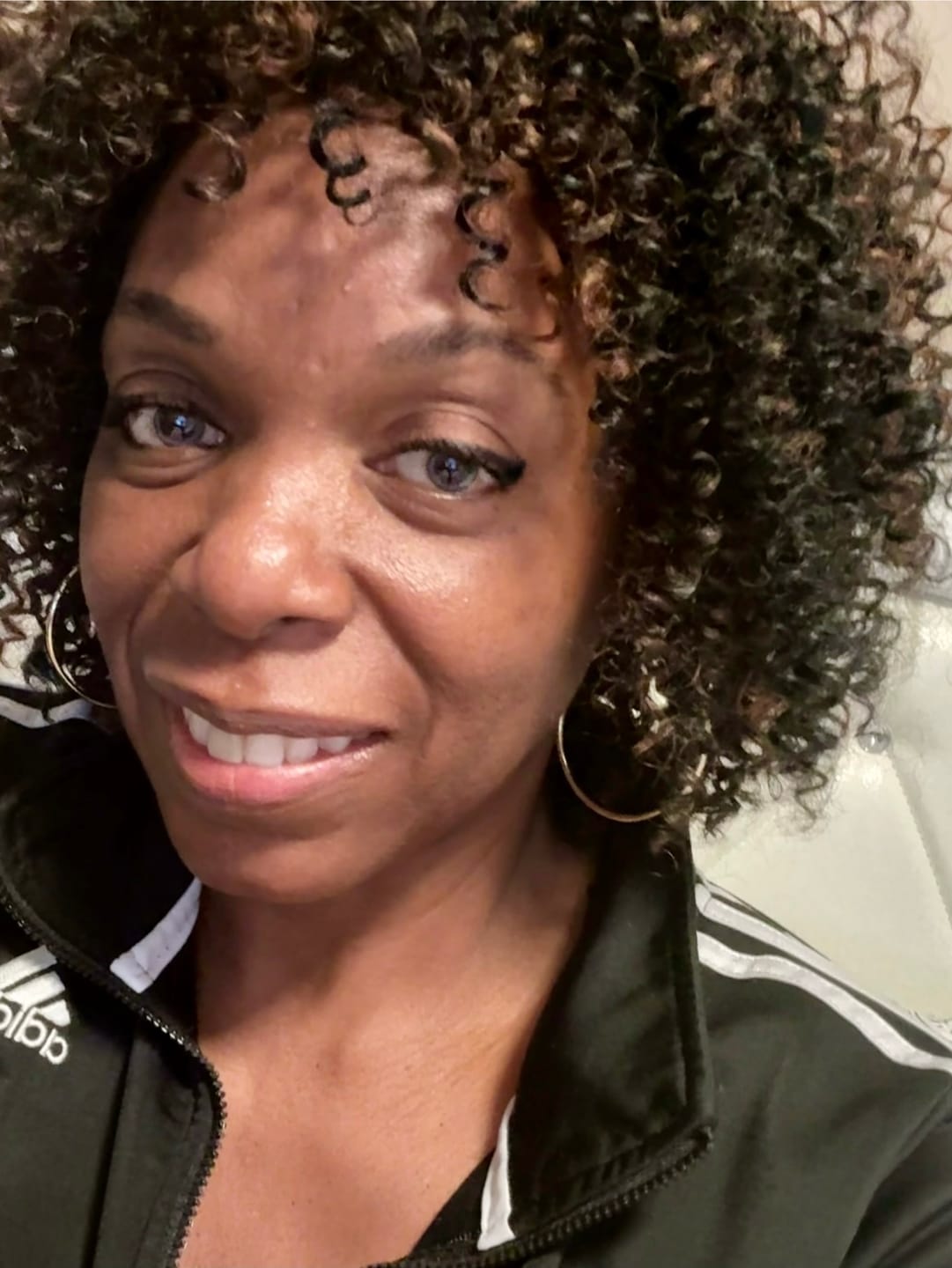 Customer photo review of Vivica A Fox Amore Mio Everyday Collection Full Wig - AW BOLD