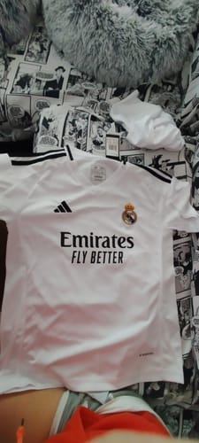 Customer photo review of Camiseta y Pantalones Cortos Niños Real Madrid Home 24/25