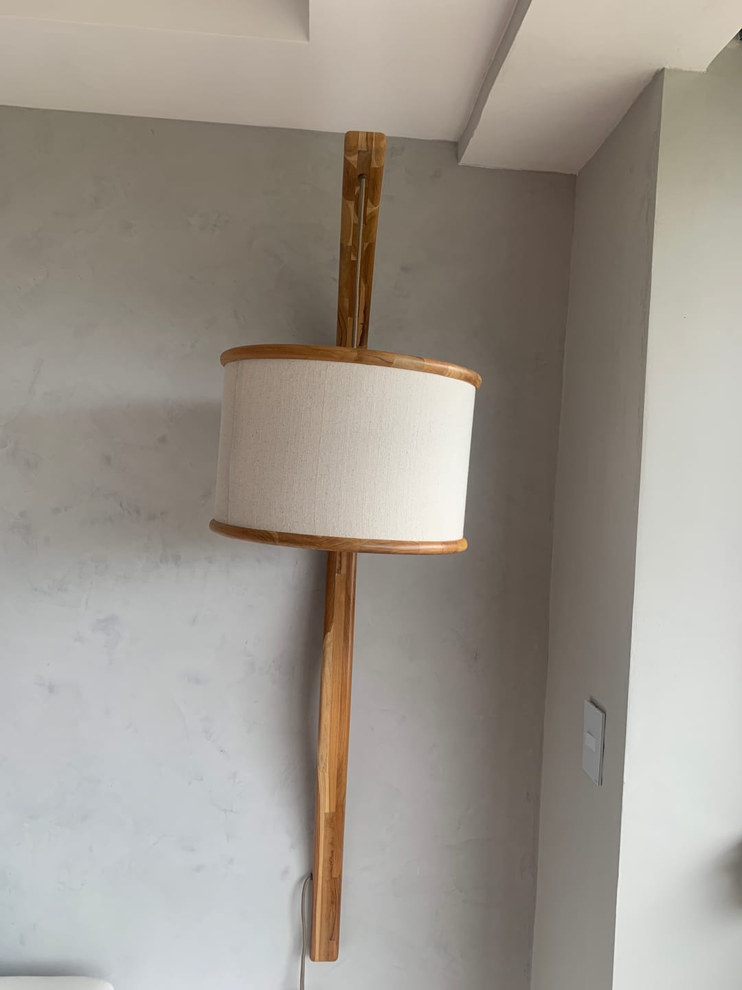 Customer photo review of Luminária de Coluna em Teca - Outono