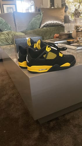 Customer photo review of Nike Air Jordan 4 Retro Thunder