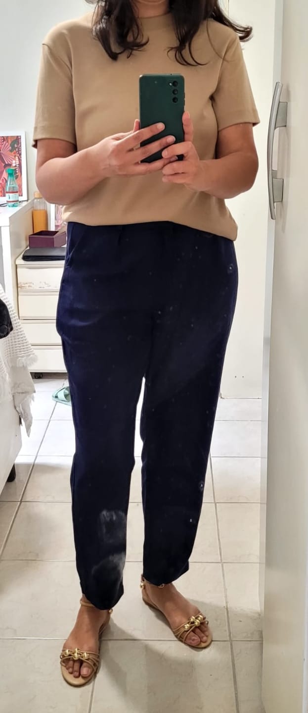 Customer photo review of Calça Slouchy Íris Azul Escuro