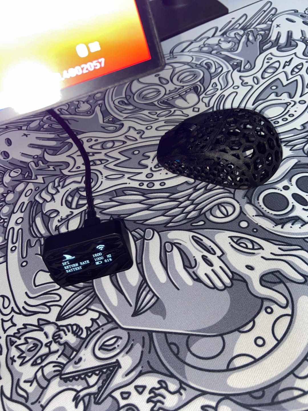 Customer photo review of Darmoshark M5 Air Karbon Fiber Wireless Mouse