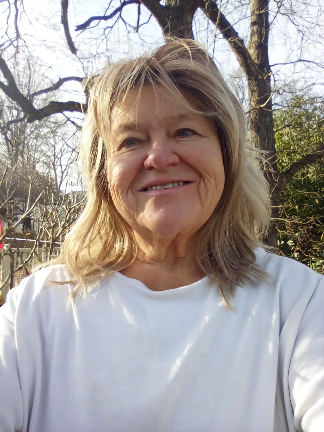 Customer photo review of PRETTY POMP - Sunlit Beige Blonde