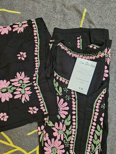 Customer photo review of Laiba Black & Baby Pink Rayon Kurta Set