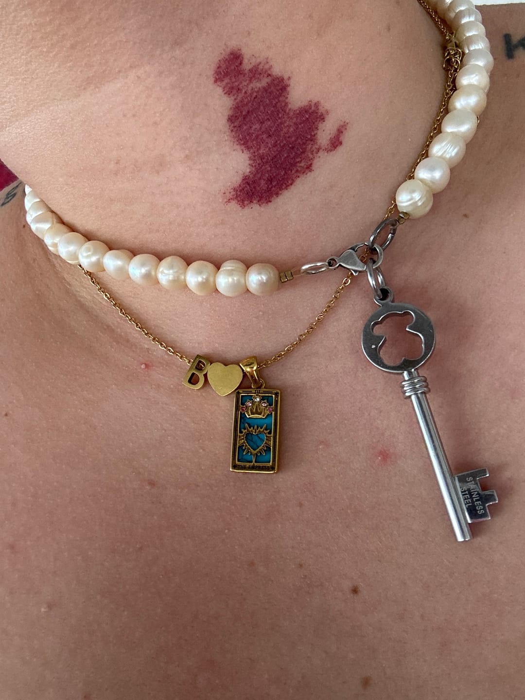 Customer photo review of Colección Tarot - Collares con Colgantes de las Cartas (Chapado en Oro 18K)