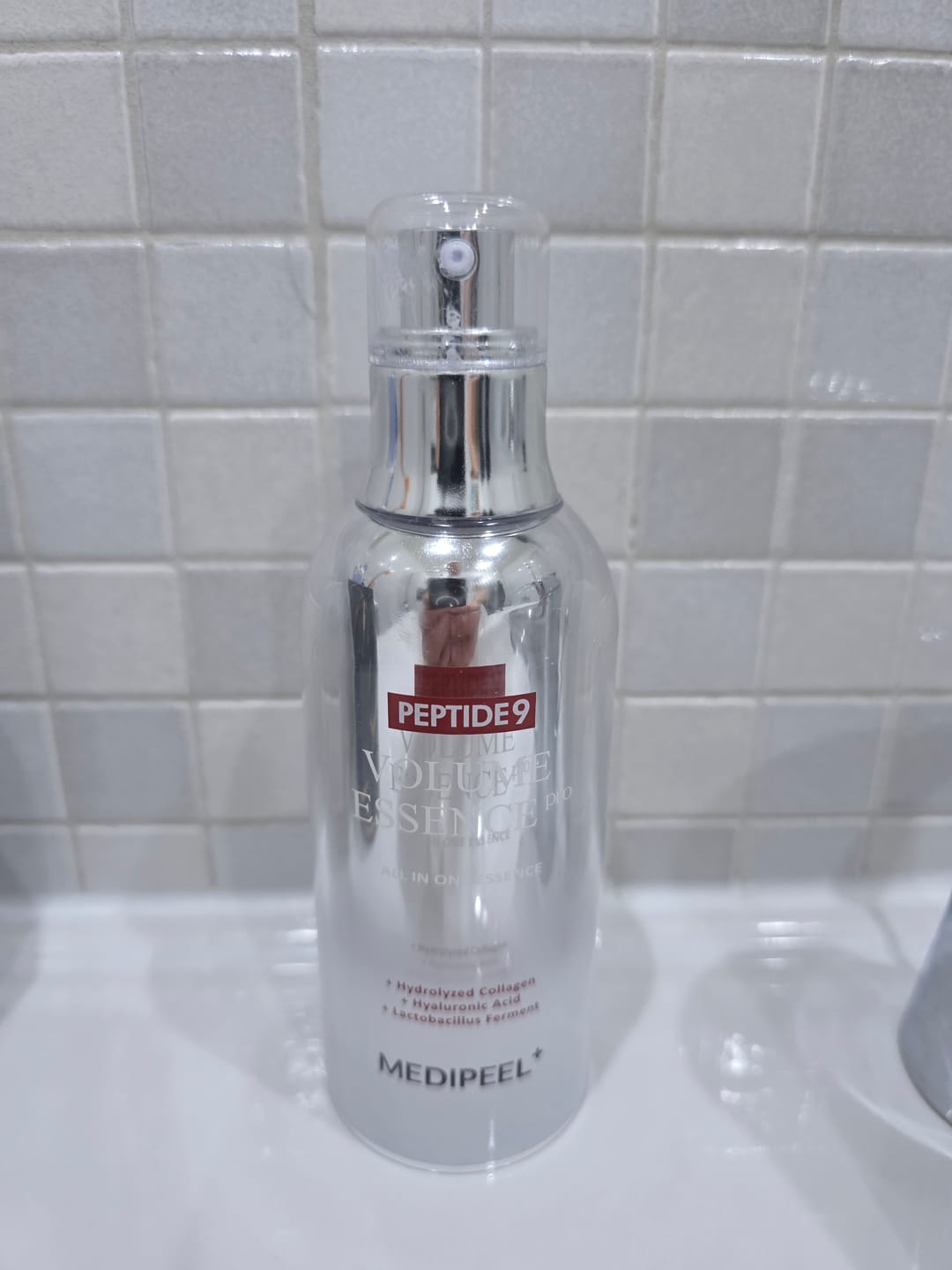 Customer photo review of Skābekļa liftinga esence ar peptīdiem Medi-Peel Peptide 9 Volume All In One Essence PRO