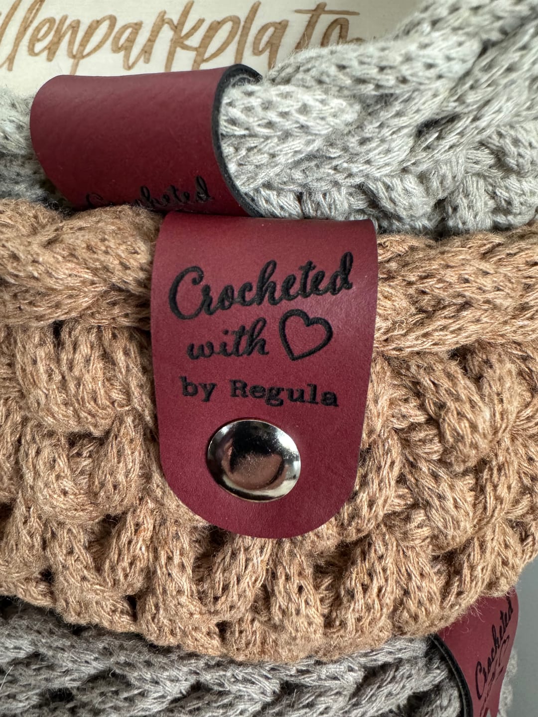 Customer photo review of Kunstleder-Labels mit Chicago Screws - Personalisierte Labels