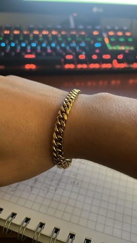 Reseña con foto de un cliente sobre Pulsera Cuban Oro 8mm