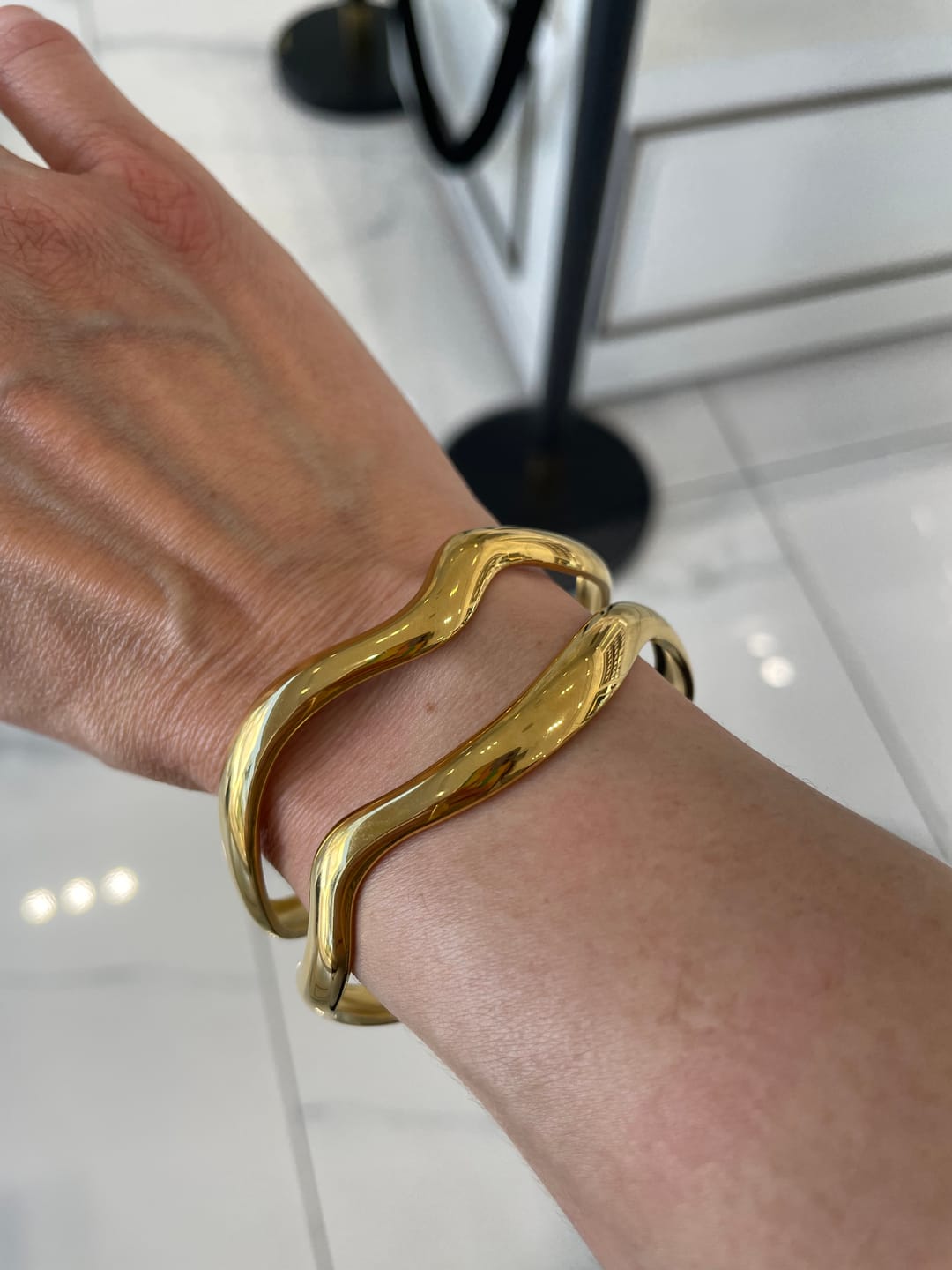 Customer photo review of Brazalete Doble Abierto Ondulado