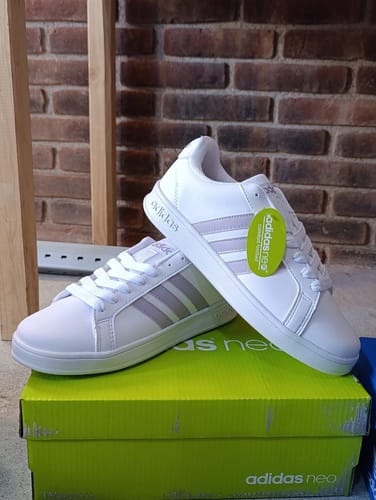Gibran R. review of Tenis Neo Grand Court Blanco Lila image 3 out of 3