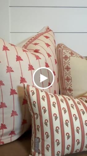 Customer video review of Peppermint Lane Lumbar -12x20"