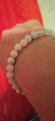 Customer photo review of Pulsera Piedra Luna Arco Iris - 6mm || Equilibrio Femenino - Nuevos Comienzos