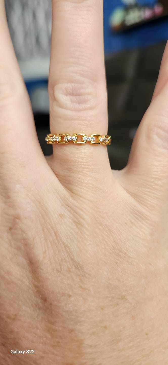 Customer photo review of Paula 18k White Gold Plated Chain Link Ring with Swarovski Crystals