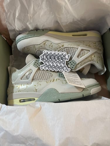 Customer photo review of Air Jordan 4 SE "Somos Eternos"