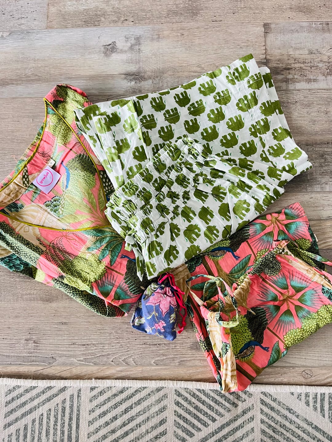 Customer photo review of Cropped Frenchies - Pink Ellie - V-neck