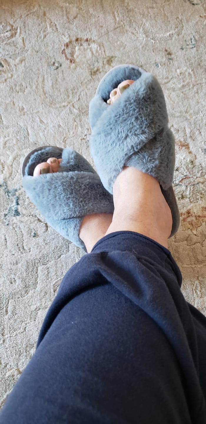 Customer photo review of Nordic Cozy Cross Band Slippers