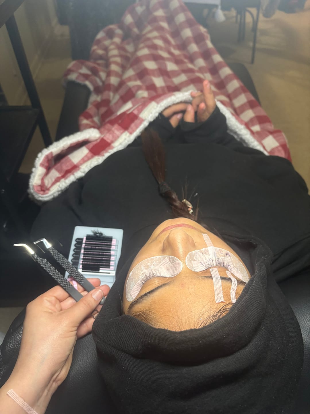 Customer photo review of Noir Fiber Tweezer Kit