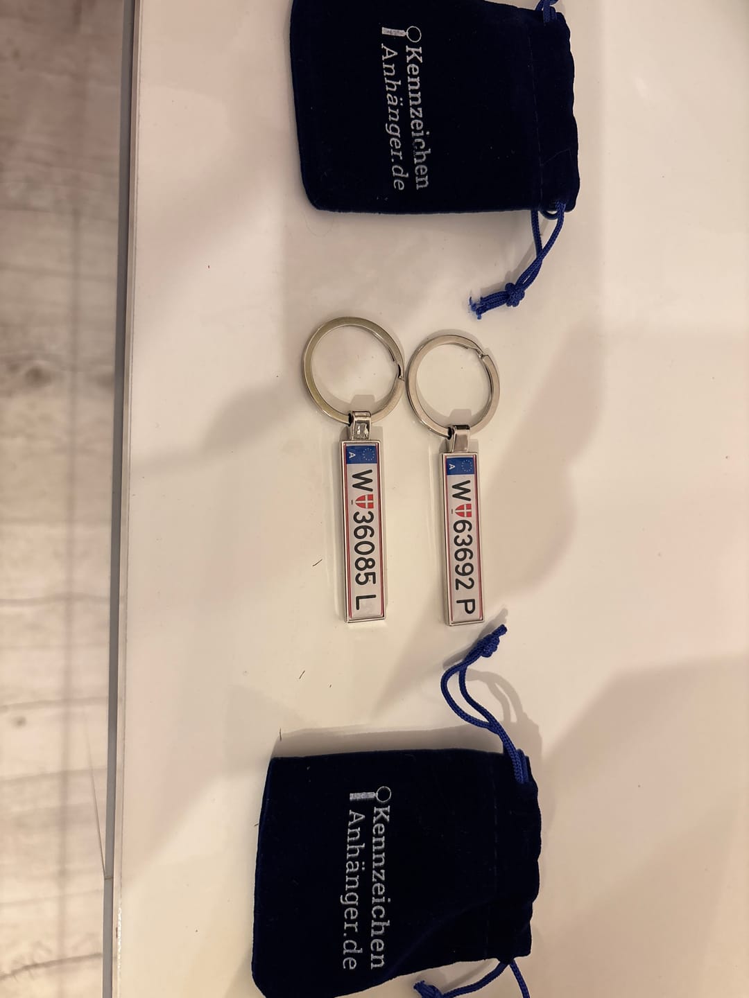 Customer photo review of Österreich Kennzeichen Schlüsselanhänger Mini Nummernschild Metall