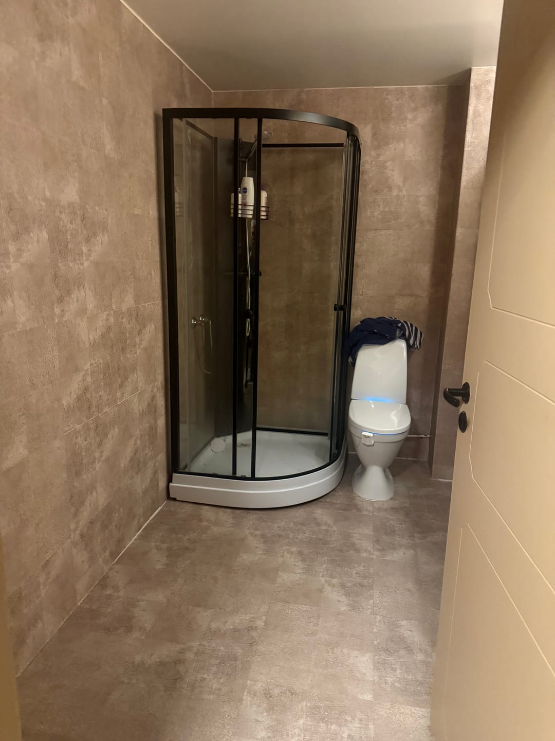 Customer photo review of Charleston selvklebende fliser