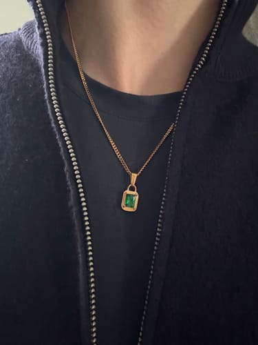 Customer photo review of GREEN GEMSTONE CHAIN | 18K Gold