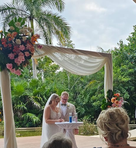 Customer photo review of Premium Messy Bun