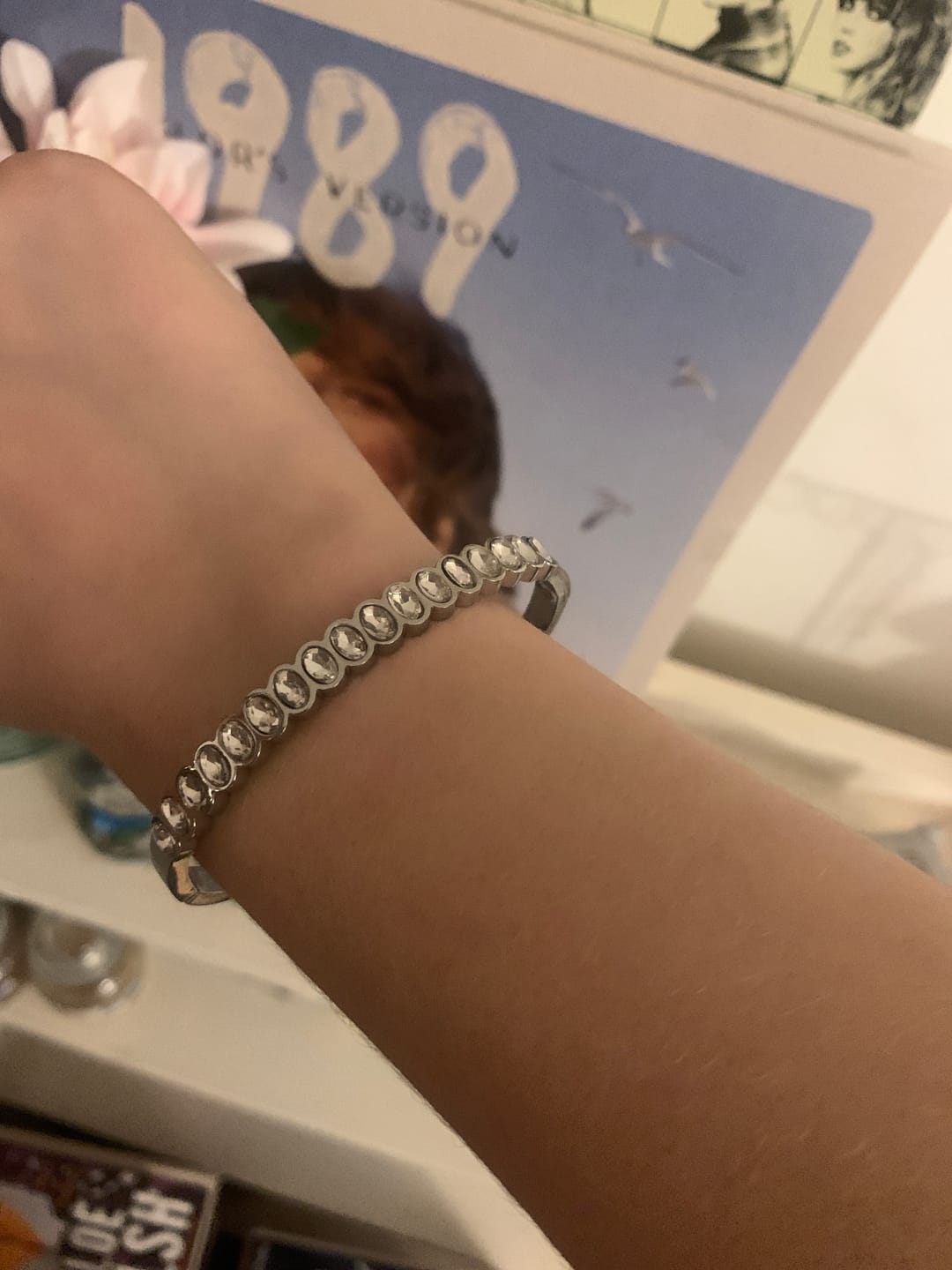 Customer photo review of Tshenolo Multi-Tone Hand Chain Blue & Gold