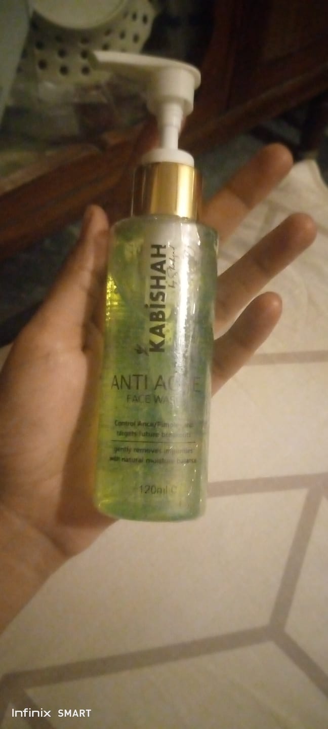 Customer photo review of ClearSkin Pro Anti Acne Face Wash