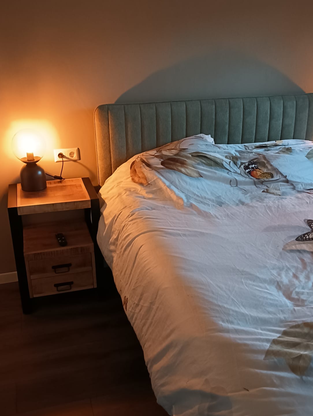 Customer photo review of Mango Houten Nachtkastje Britt | 50x40x70cm Tijdloos & Handgemaakt Design