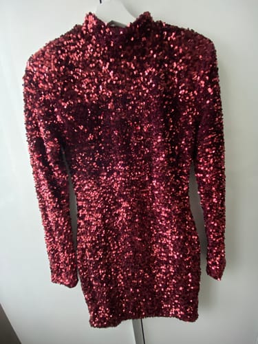 Customer photo review of Sparkle Elegance Dress mit Schulterpolstern