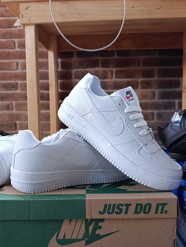 Gibran R. review of Tenis Neo Grand Court Blanco Lila image 1 out of 3