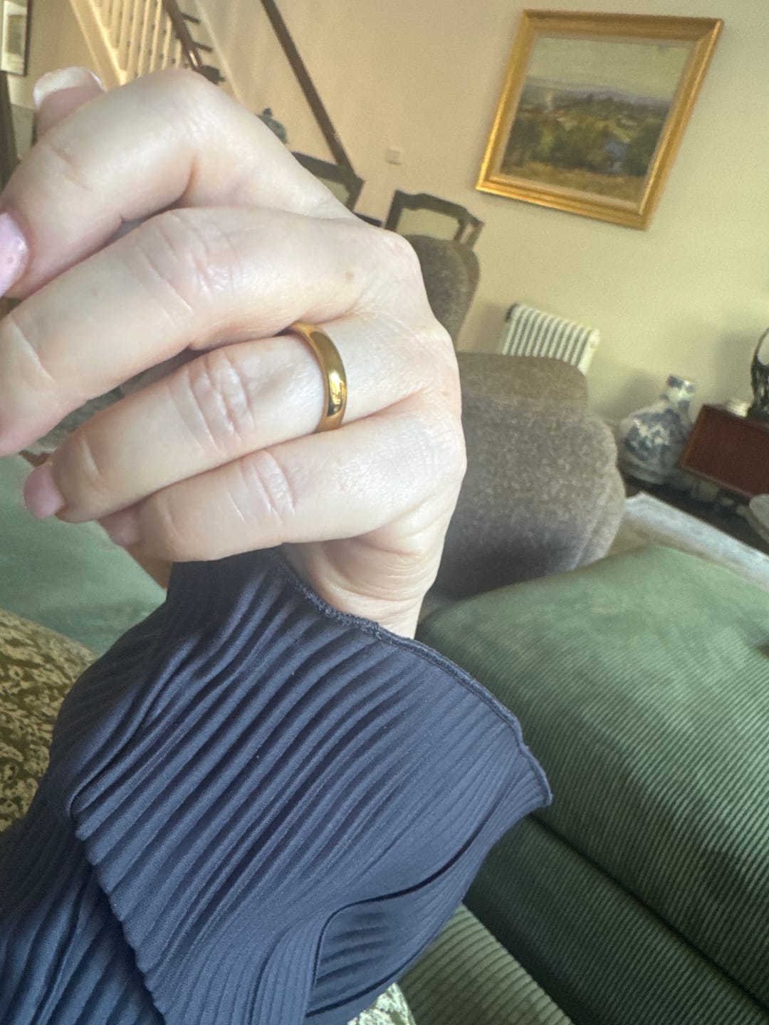 Customer photo review of The Bond -  Women's Gold 4mm Tungsten Gloss Finish Curved Ring