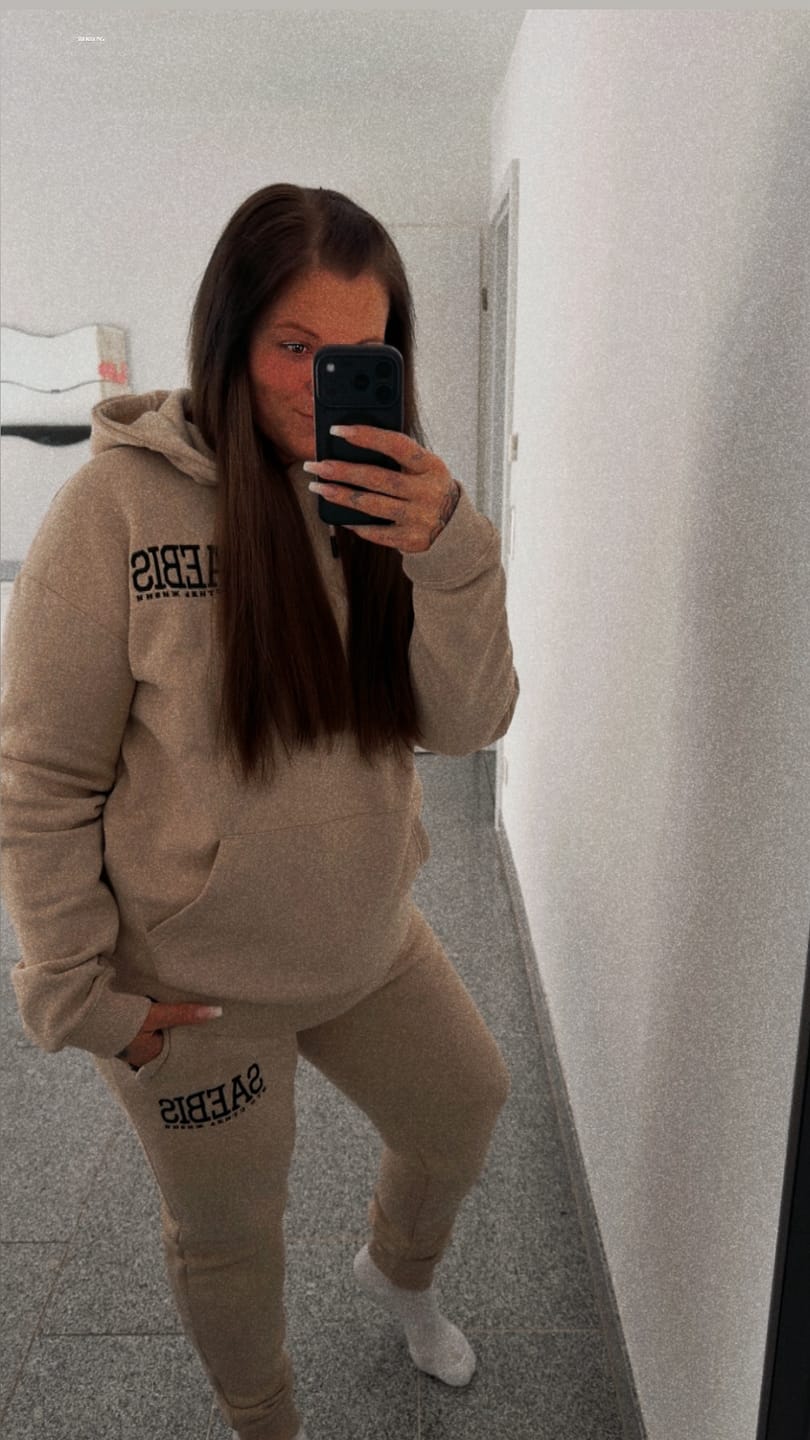 Customer photo review of Lifestyle Damen Jogginghose beige mit Stickerei by SAEBIS®