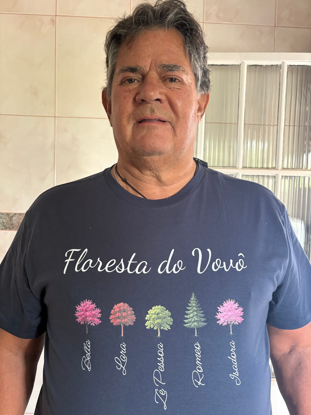 Customer photo review of Camiseta Personalizada FLORESTA DO VOVÔ - ATÉ 13 ÁRVORES - PRETA - Algodão 100%