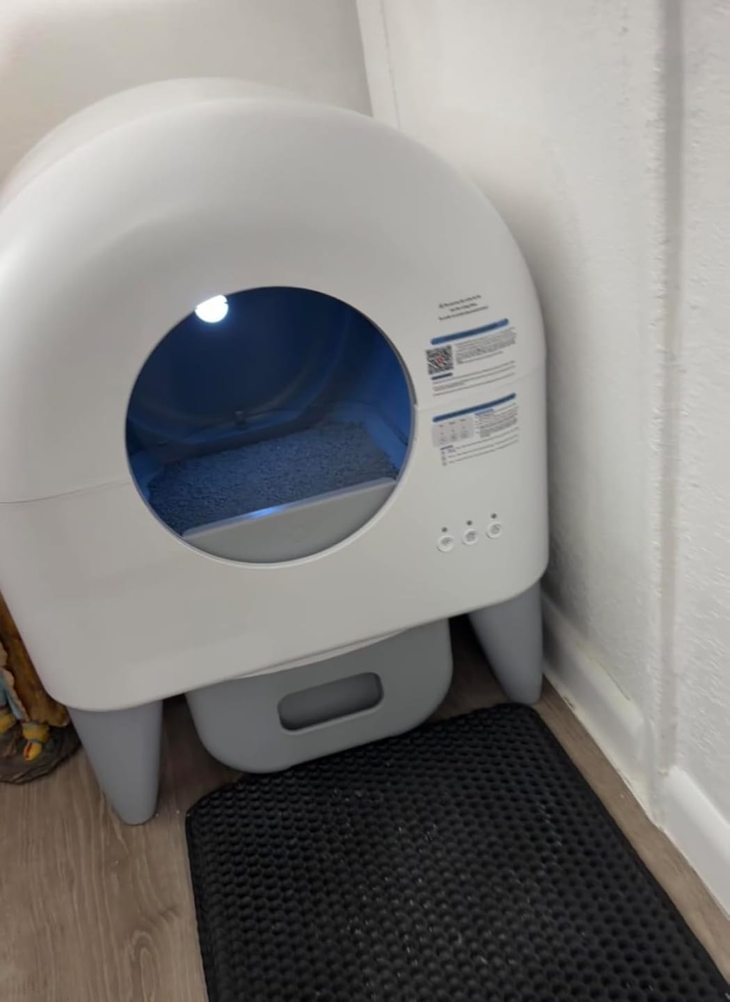 Customer photo review of Cumrige M4 Self-Cleaning Litter Box | Smart Odor-Control Automatic Cat Litter Box