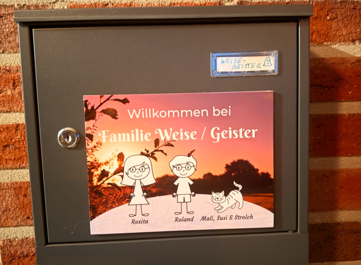 Customer photo review of Familien Türschild (UV- und wetterfest) inkl. Klebebefestigung