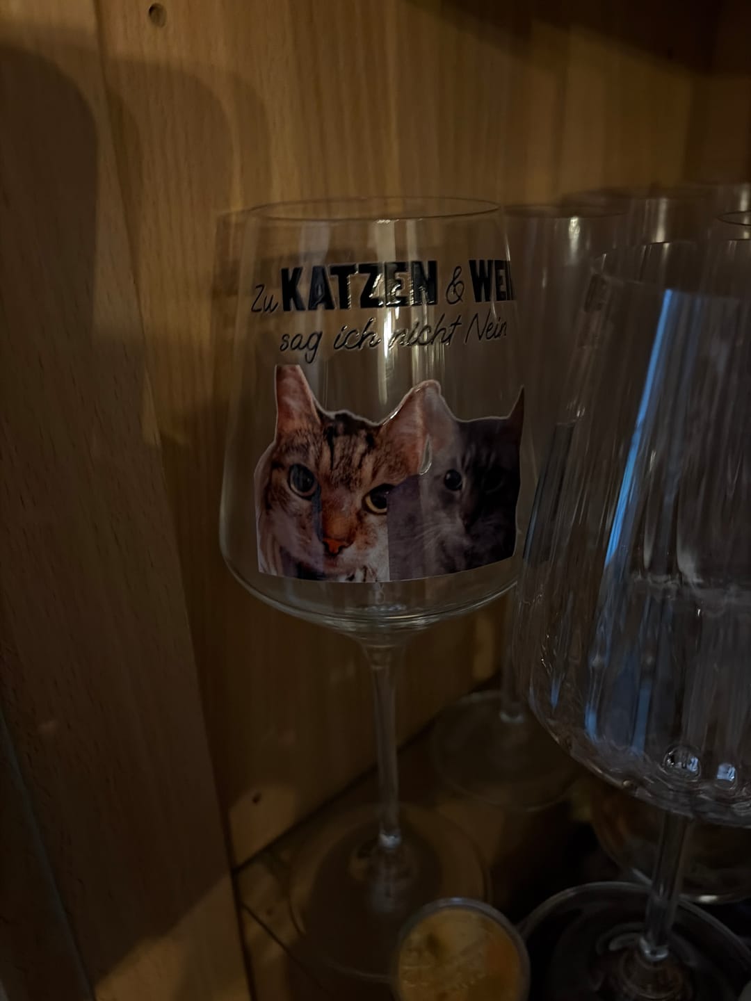 Customer photo review of Zu Katze und Wein sag ich nicht nein - Individuelles Weinglas