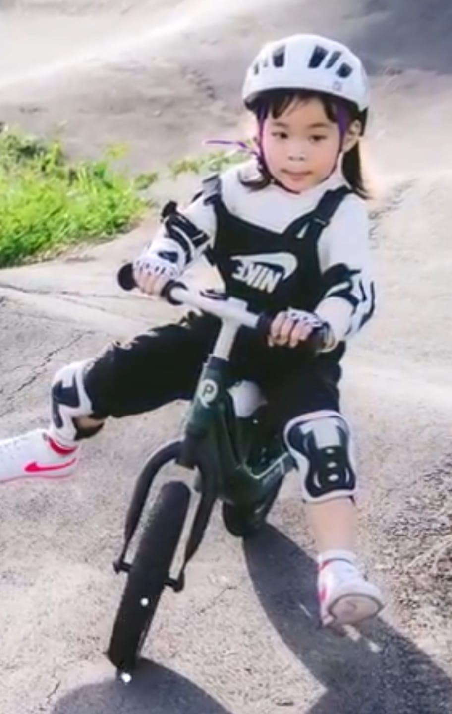Customer photo review of Qplay 12 Inch Air Tire Balance Bike - 3 Yrs+