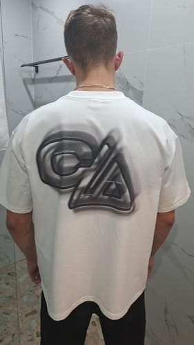 Customer photo review of The Weightless T-shirt