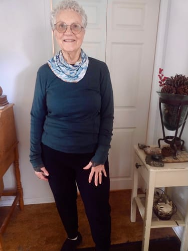 Customer photo review of Willa Joggers Petite - Black