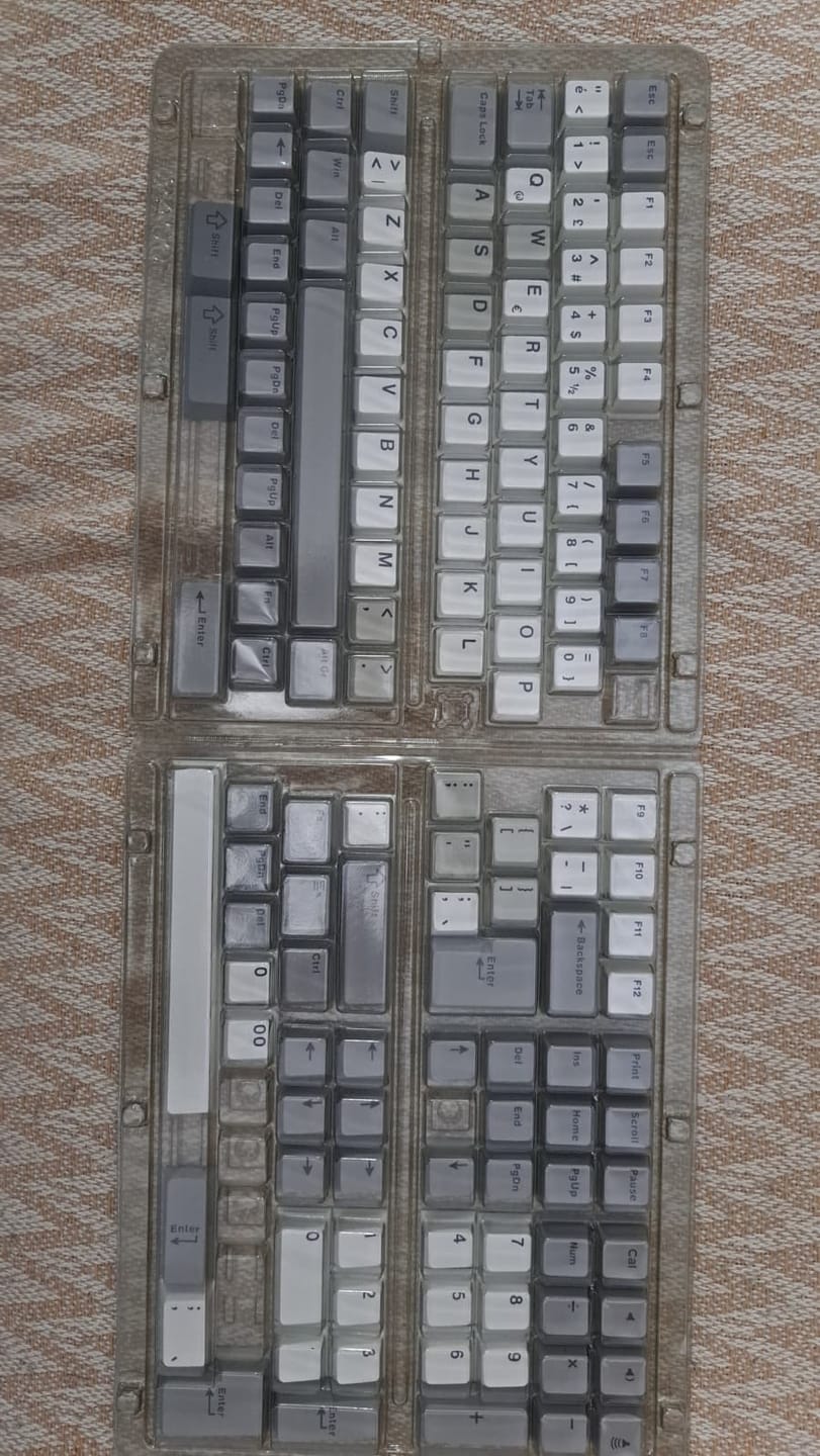Customer photo review of Wraith Çift Enjeksiyonlu PBT Türkçe Tuş Takımı