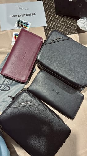 Customer photo review of Cartera Sonora • Negro Flotter