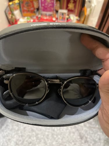 Customer photo review of Captain |  Black and Silver Polarized Round Sunglasses - PMG3982